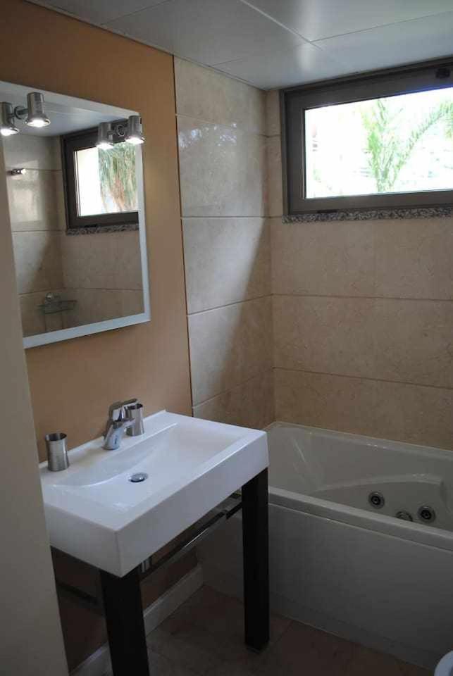 Plaza Bay Luxury Apartment With Swimming Pool Кальета Экстерьер фото